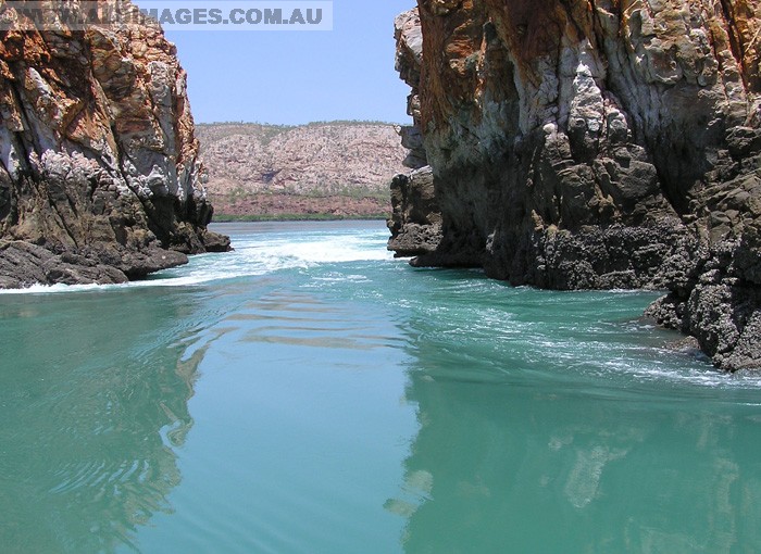 678x487 pixels (195K)